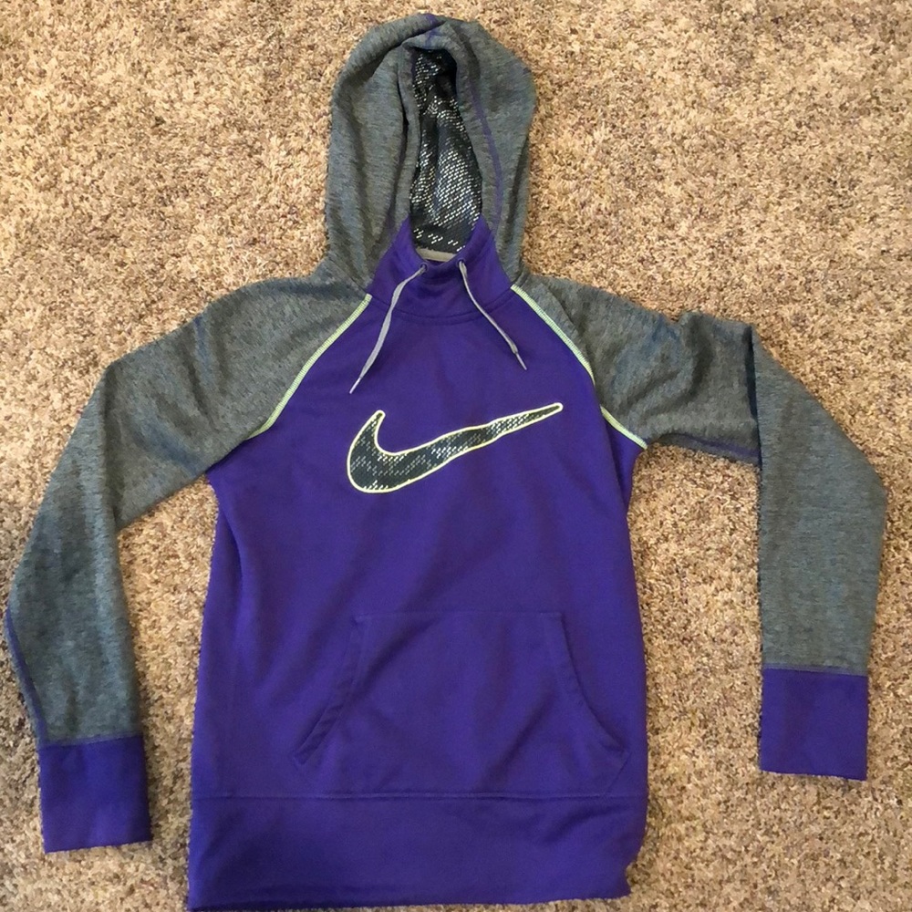 nike sweatshirt
